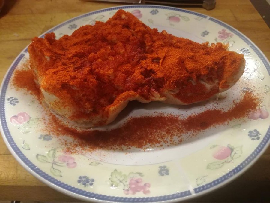 Zúzott paprikás fokhagymával megkent csécsi szalonna - így készítsd házilag